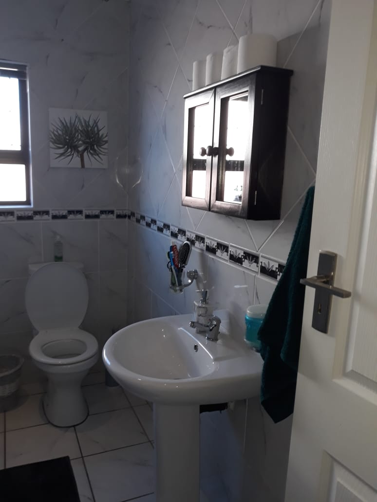 To Let 3 Bedroom Property for Rent in Parsonsvlei Eastern Cape